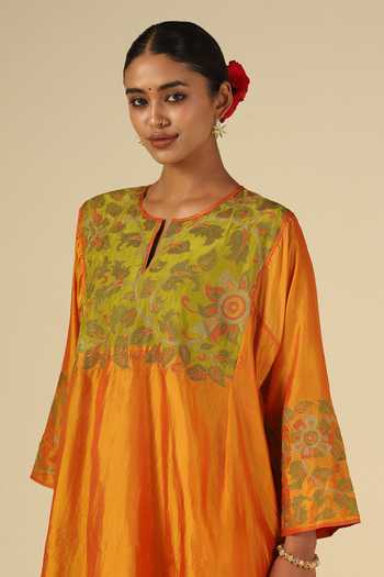 Buy LATHA PUTTANNA Orange Silk Embroidery Round Neck, Yes Yoke Kurta Set Buy_LATHA PUTTANNA_Orange Silk Embroidery Round Neck, Yes Yoke Kurta Set