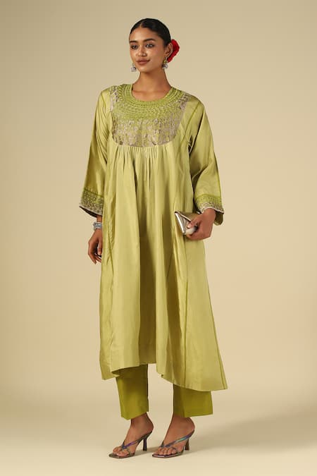 LATHA PUTTANNA Silk Thread Embroidered Kurta Set 