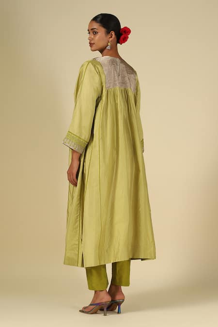 LATHA PUTTANNA Silk Thread Embroidered Kurta Set 