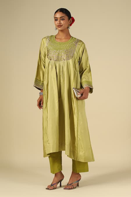 Buy_LATHA PUTTANNA_Green Silk, Cotton, Satin, Tissue Embroidery Round Neck, Yes Thread Kurta Set 