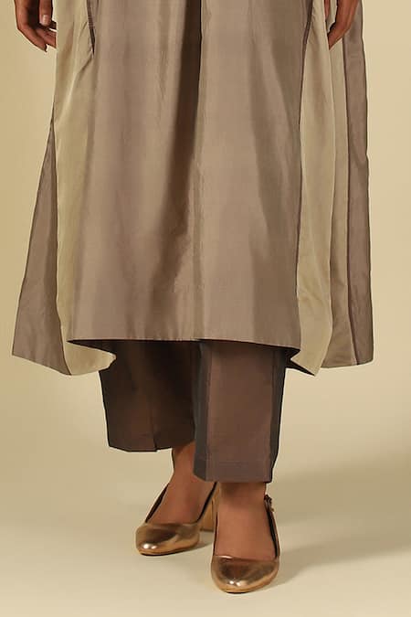 Buy_LATHA PUTTANNA_Gold Silk, Cotton, Satin, Tissue Embroidery Round Neck, Yes Hand Kurta Set 