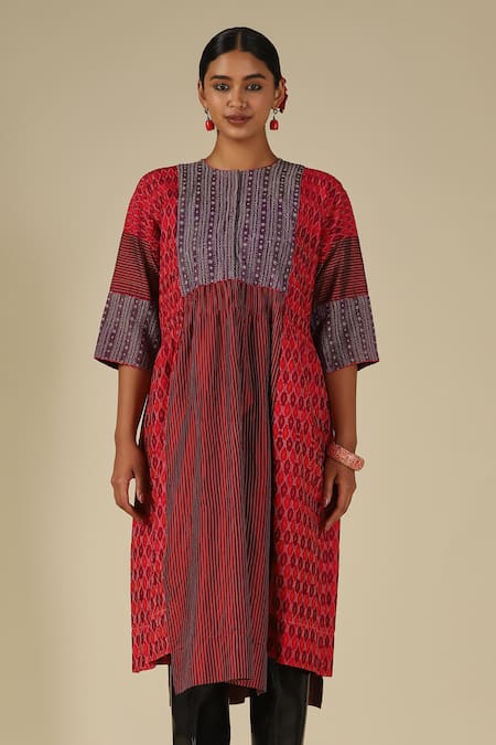 LATHA PUTTANNA_Red Silk Embroidery Round Neck, Yes Ikat Pattern Kurta _at_Aza_Fashions