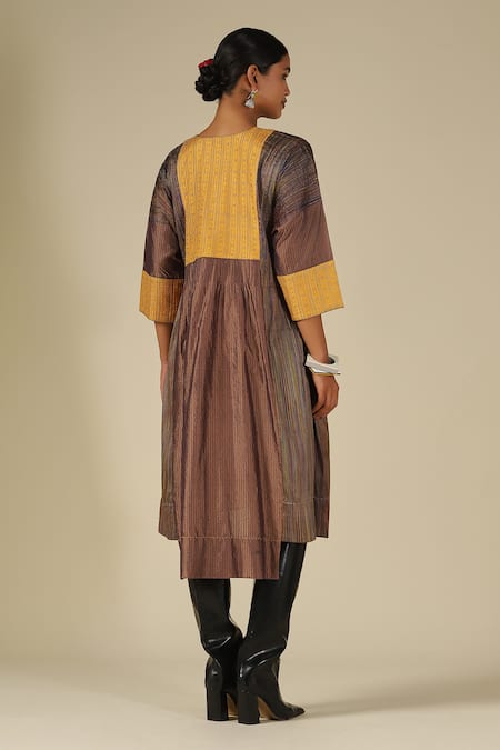 LATHA PUTTANNA Silk Thread Embroidered Kurta 