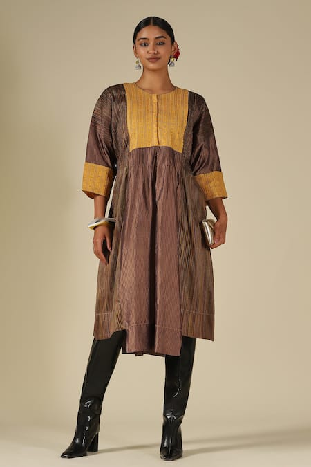 LATHA PUTTANNA Silk Thread Embroidered Kurta 