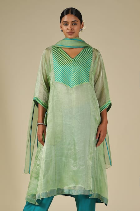 Shop LATHA PUTTANNA Mint Silk, Cotton, Organza V-neck, Yes Contrast Yoke Kurta Set Shop_LATHA PUTTANNA_Mint Silk, Cotton, Organza V-neck, Yes Contrast Yoke Kurta Set