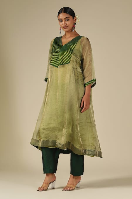 LATHA PUTTANNA_Green Silk, Cotton, Organza, Tissue V-neck Contrast Yoke Kurta Set _at_Aza_Fashions