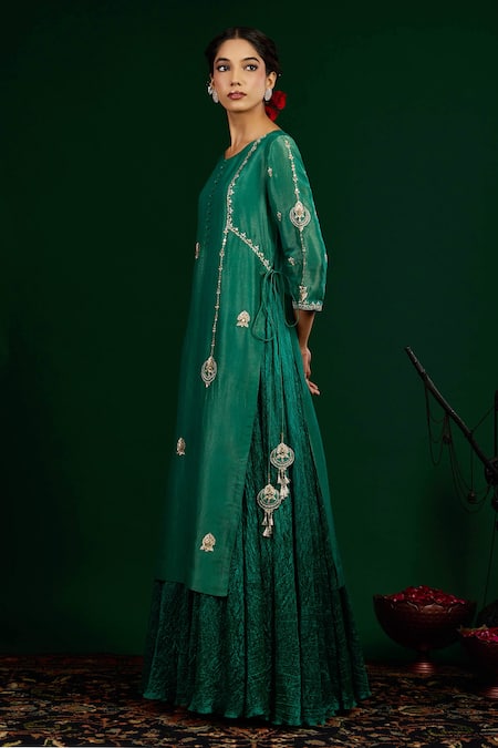 Omana By Ranjana Bothra Emerald Green Tissue, Silk, Shantoon, Chand Embroidered Kurta And Maxi Dress Set Online at Aza Fashions Omana By Ranjana Bothra_Emerald Green Tissue, Silk, Shantoon, Chand Embroidered Kurta And Maxi Dress Set _Online_at_Aza_Fashions