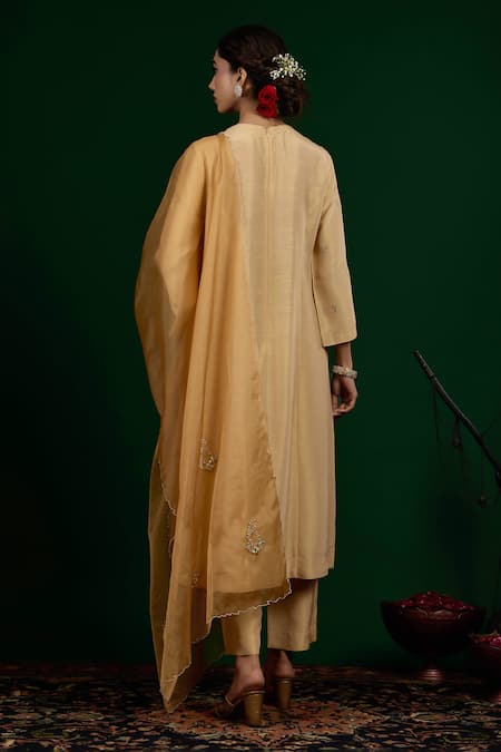 Omana By Ranjana Bothra Taraani Embroidered Kurta Set 