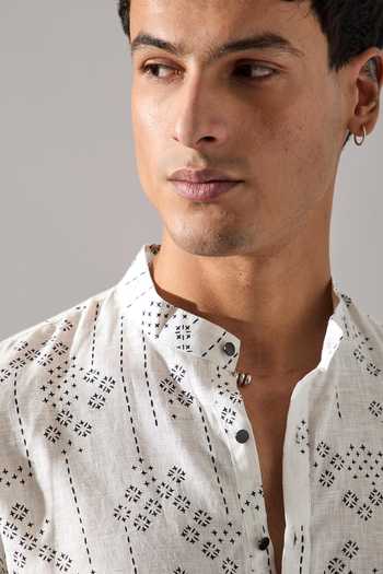 Buy_Son Of A Noble Snob_White Linen Elliot Plus Minus Kurta Set _Online_at_Aza_Fashions