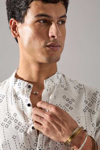 Shop_Son Of A Noble Snob_White Linen Elliot Plus Minus Kurta Set _Online_at_Aza_Fashions