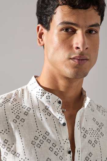 Buy_Son Of A Noble Snob_White Linen Elliot Plus Minus Kurta Set 