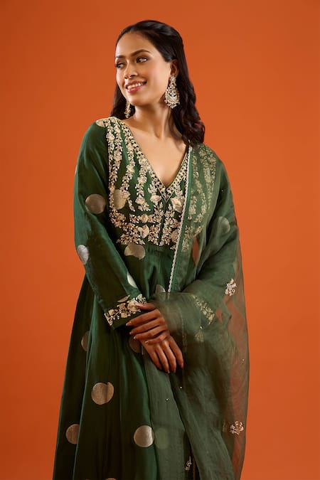 Shyam Narayan Prasad_Green Embroidery, Zari V-neck Anarkali Set _at_Aza_Fashions