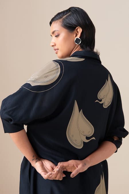 Shop Ampm Black Silk Collared Filigree Pattern Kurta Set Online at Aza Fashions Shop_Ampm_Black Silk Collared Filigree Pattern Kurta Set _Online_at_Aza_Fashions