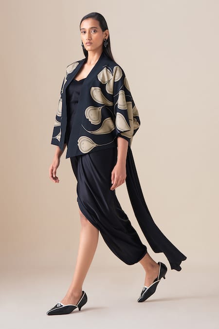 Buy_Ampm_Black Silk Zari Shawl Neck Sidra Jacket And Saree Gown Set 