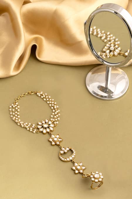 Ruby Raang Kundan Embellished Haathphool 