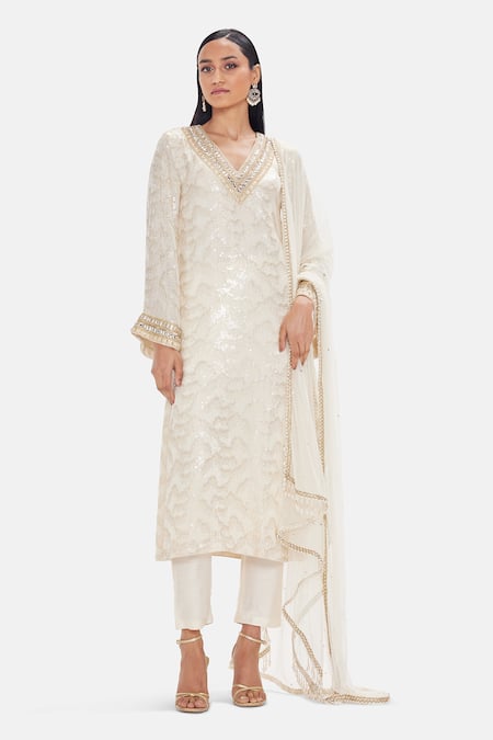 Basanti Kapde aur Koffee Off-White Shimmer Georgette Kurta & Pant Set 