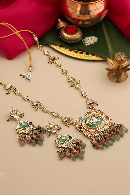 Ruby Raang Kundan Embellished Pendant Necklace Set 