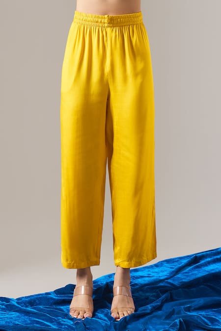 Samyukta Singhania_Yellow Tissue, Shantoon, Chiffon Embroidery, Mirrors, Zari, Shimmer Kurta Set _at_Aza_Fashions