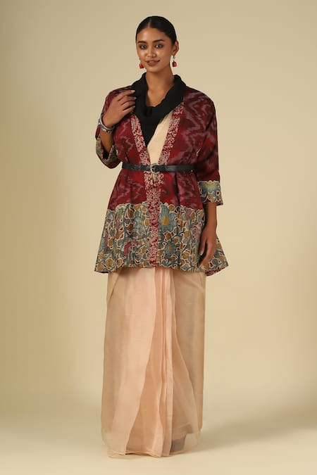 Buy_LATHA PUTTANNA_Maroon Silk Applique Shawl Neck Hand Painted Kalamkari Jacket 