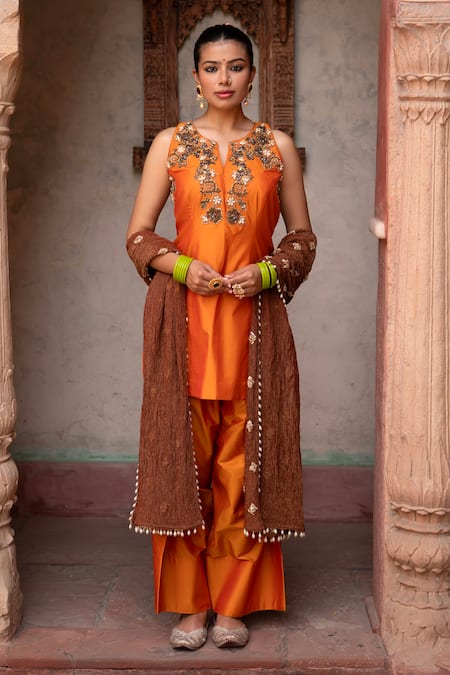 Nikunj By NIIDHI BAJAJ Kesariya Noor Hand Embroidered Kurta Set 