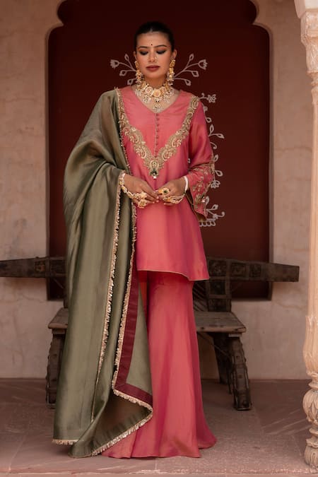 Nikunj By NIIDHI BAJAJ Gulabi Raag Hand Work Kurta Gharara Set 