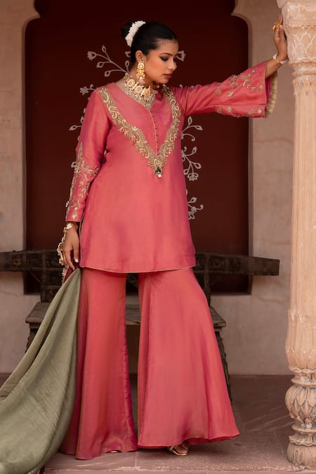 Nikunj By NIIDHI BAJAJ Gulabi Raag Hand Work Kurta Gharara Set 