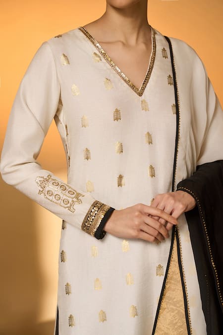 Buy_Masaba_Ivory Silk, Organza Embroidery, Sequins, Zari, Turtle Tale Printed Kurta Set _Online_at_Aza_Fashions