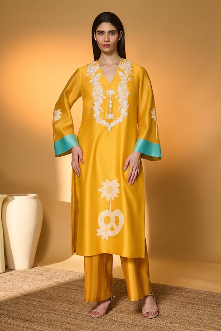 Shop_Masaba_Yellow Chanderi, Organza Embroidery, Tassels V-neck Jungle Bakery Kurta Set 