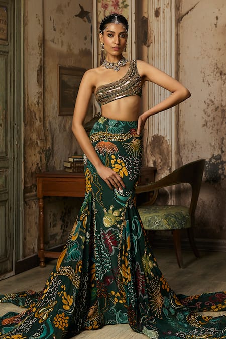 Diyarajvvir Embroidered Blouse & Skirt Set 