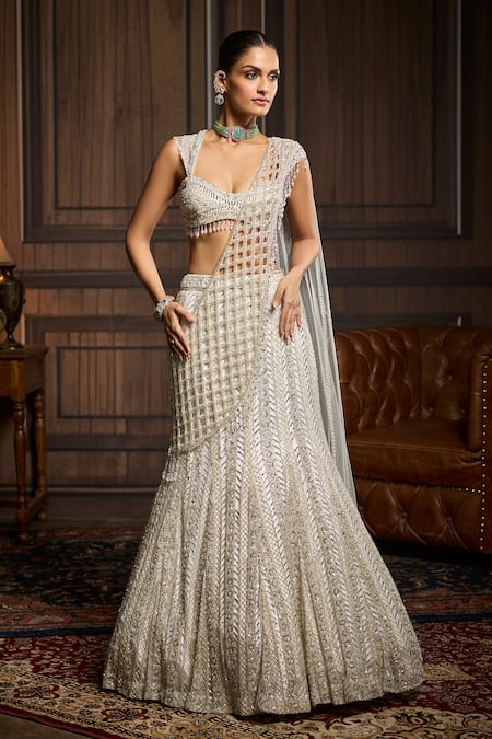 Diyarajvvir Geometric Embellished Mermaid Draped Saree & Blouse Set 