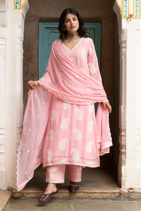 Karaj Jaipur_Pink Georgette, Shantoon Embroidery V-neck Hand Kurta Set _Online_at_Aza_Fashions