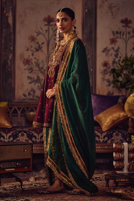 Reeti Arneja Virsa Mehroon Hara Kurta Set