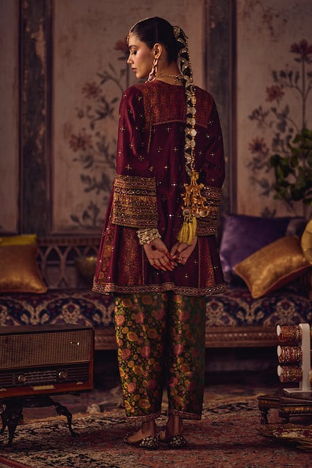 Reeti Arneja Virsa Mehroon Hara Kurta Set