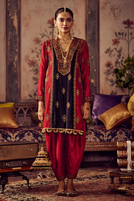 Reeti Arneja Laal Kaali Virasat Kurta & Salwar Set