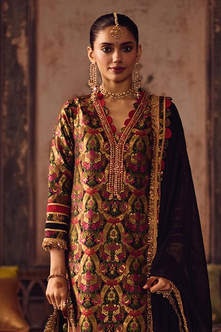 Reeti Arneja Kala Rang Dupatta