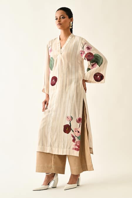 Buy_OFRIDA_Pink Cotton V-neck Solistice Printed Kurta 