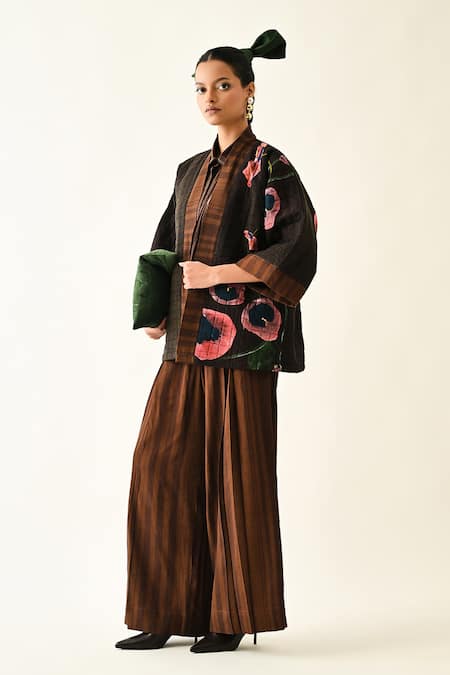 Buy_OFRIDA_Black Cotton Collared Earthbloom Quilted Jacket And Pant Set 