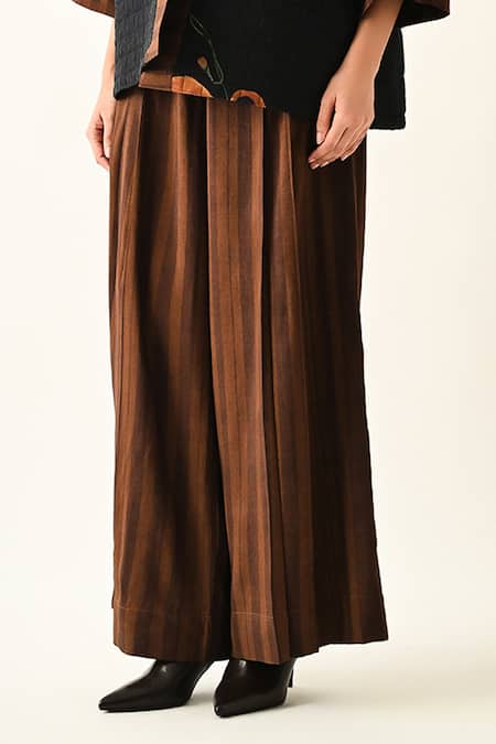 Buy_OFRIDA_Black Cotton Shawl Neck Winter Daffodil Quilted Jacket And Pant Set _Online_at_Aza_Fashions