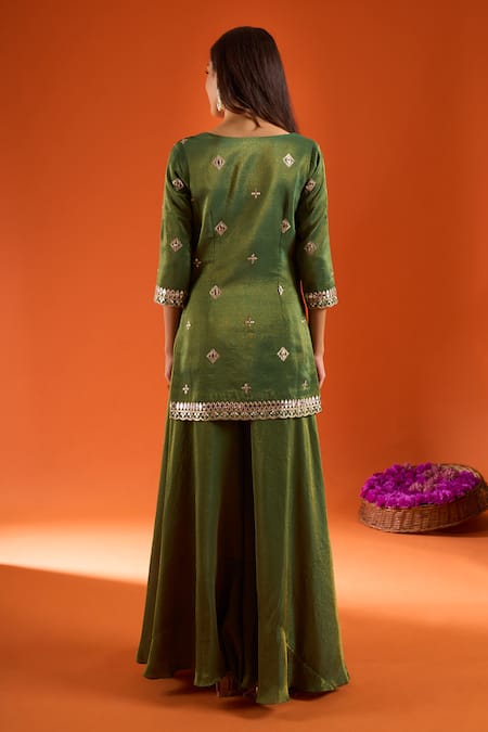 Samyukta Singhania Silk Embroidered Kurta Set 