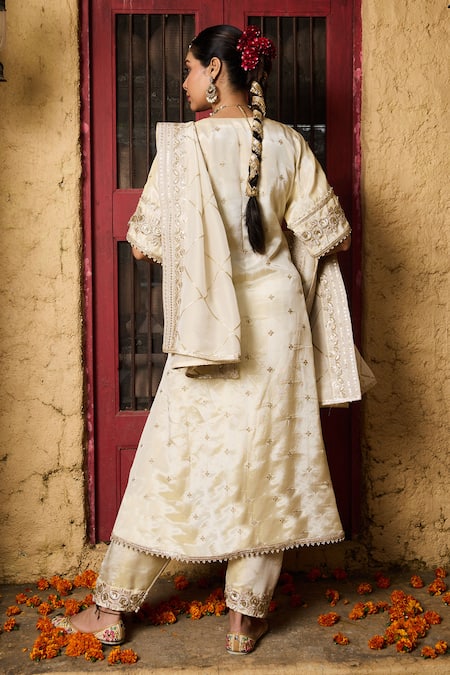 Monk & Mei By Sonia Anand Manya Embroidered Kurta Set 