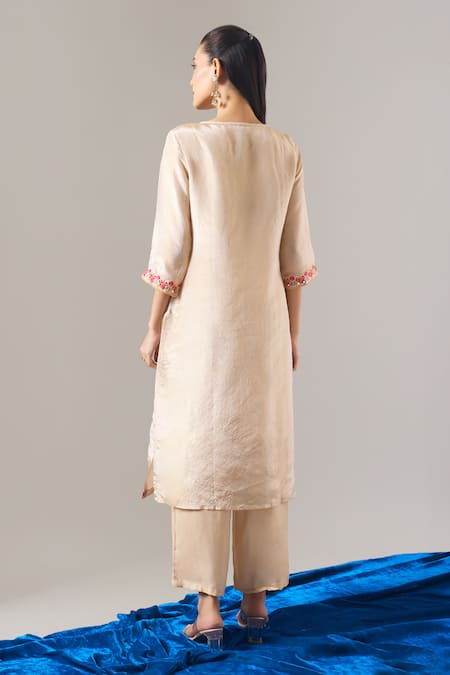Samyukta Singhania Thread & Mirror Embroidered Kurta Set 