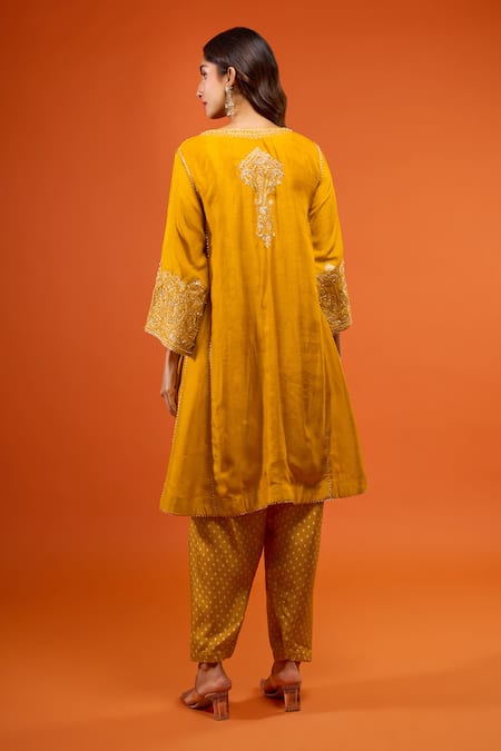 Sheetal Batra Niyah Embroidered Kurta Set