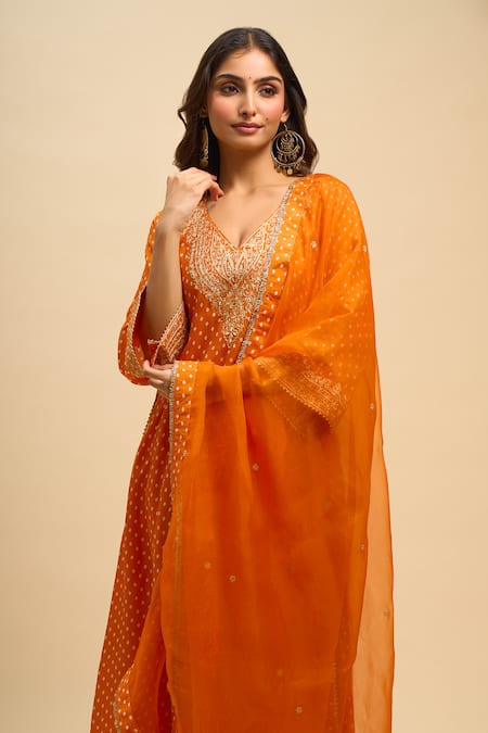 Sheetal Batra_Orange Embroidery V-neck, Yes Zaliyah Kurta Set _at_Aza_Fashions