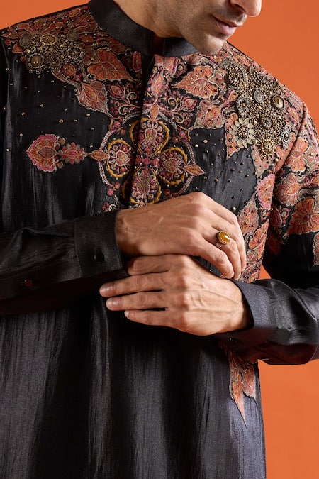 Buy_Qbik_Black Embroidery Floral Kurta Set 