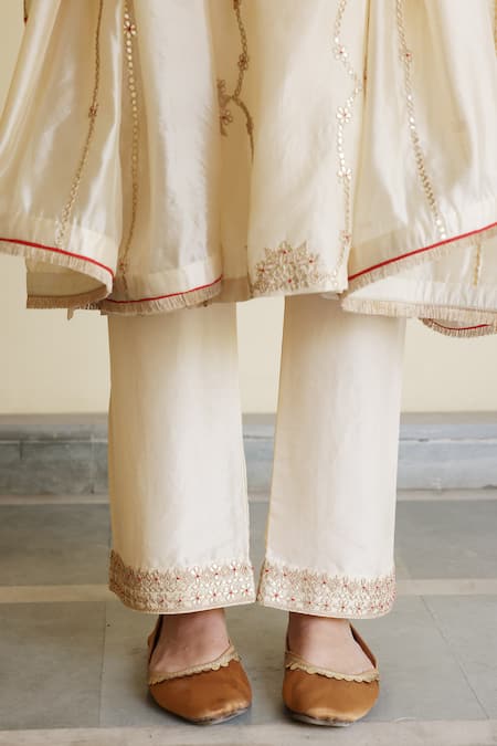 Apeksha Jain Label_Ivory , Organza Embroidery, Sequins, Zari, Gota Patti Chaand Kurta Set _Online_at_Aza_Fashions