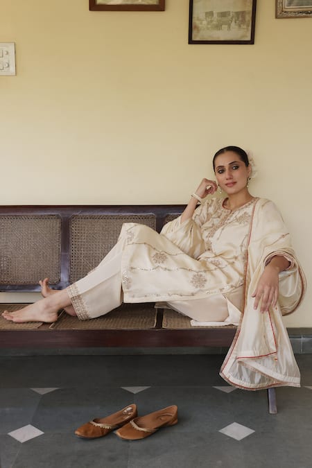 Buy_Apeksha Jain Label_Ivory , Organza Embroidery, Sequins, Zari, Gota Patti Chaand Kurta Set _Online_at_Aza_Fashions