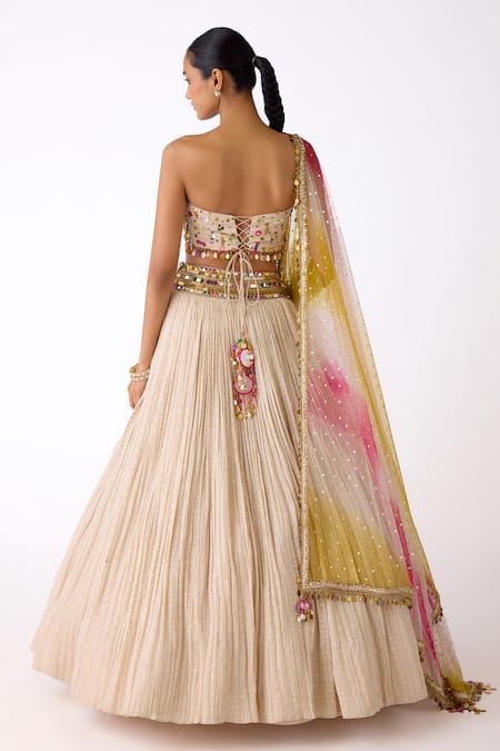 Basanti Kapde aur Koffee Embroidered Blouse & Lehenga Set 