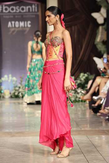 Basanti Kapde aur Koffee_Pink Chinon Sequins, Mirrors, Chains Sweetheart Embroidered Corset And Skirt Set _Online_at_Aza_Fashions