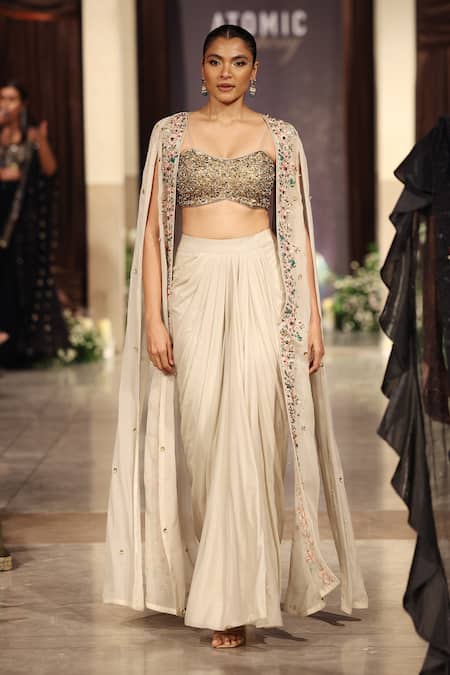 Basanti Kapde aur Koffee Embroidered Border Cape & Skirt Set 