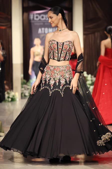 Basanti Kapde aur Koffee Embroidered Corset Blouse Lehenga Set 